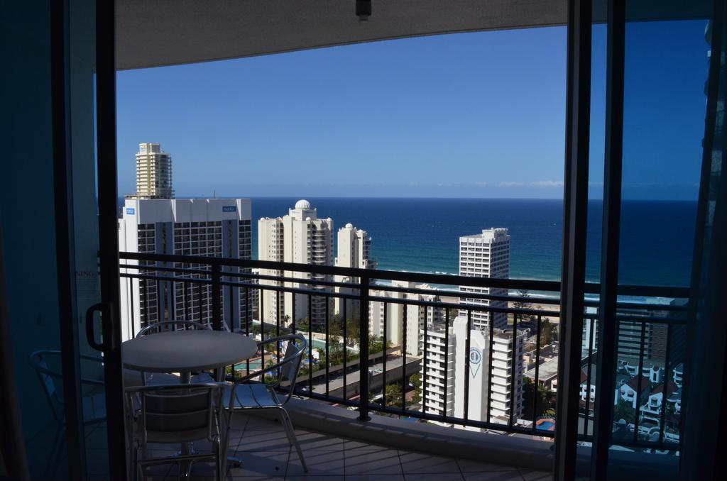 Great Escape At Chevron Renaissance Gold Coast Exterior photo